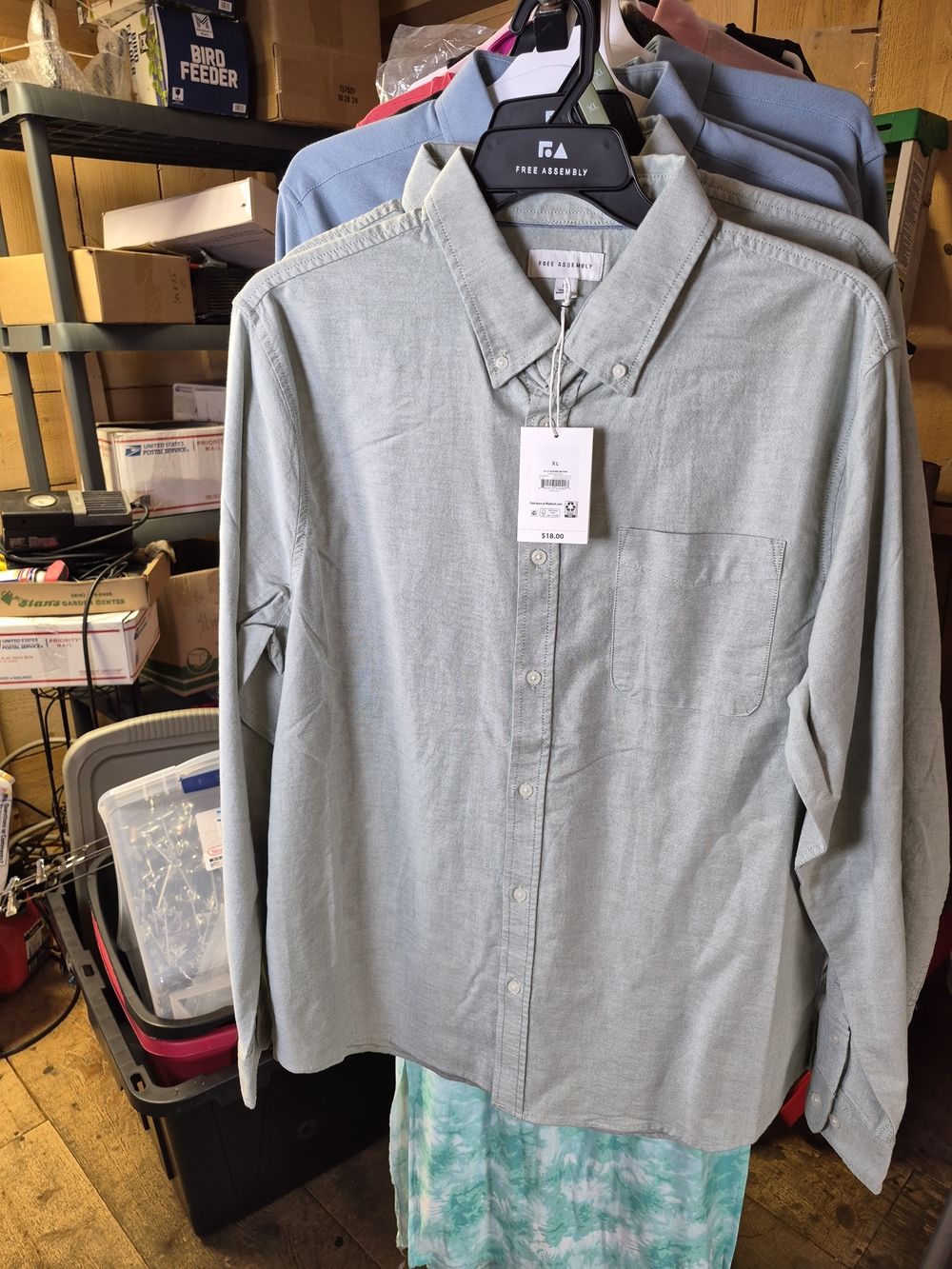 Free Assembly Men’s Button-Down Shirt in Sage Green Bin 54